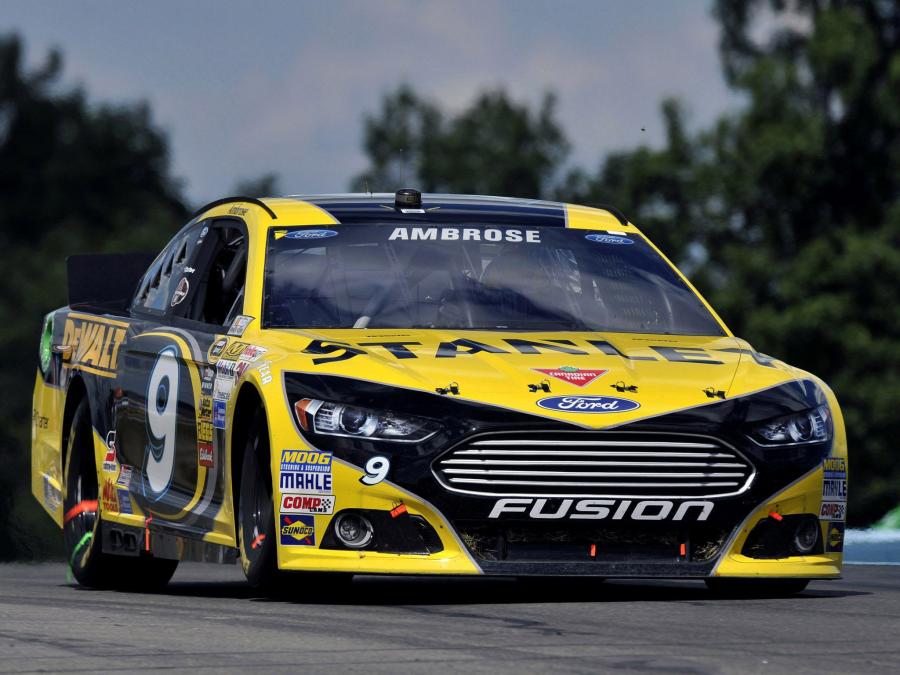  Ford Fusion NASCAR Race Car 2012 года  (фото 16 из 17)